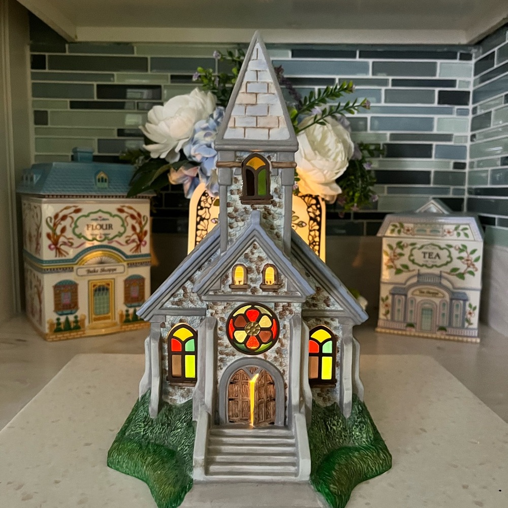 PartyLite Olde World Village chapel
